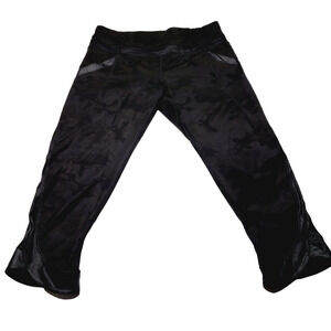 Lululemon Savasana Camo Black Legging Chase Me Crop 6 Satin Trim Pockets